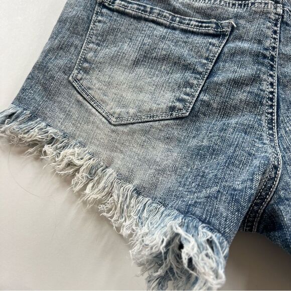 Altar’d State Distressed Fringed Light Wash Denim Jean Shorts Size 26 - Picture 7 of 13